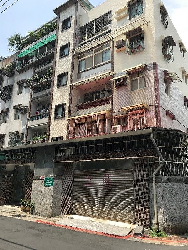 北投區公館路奇岩華廈(增設電梯前)。圖/北市都更處